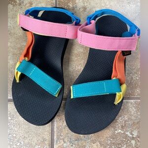 Teva original universal sandal. Size 6 multicolor
